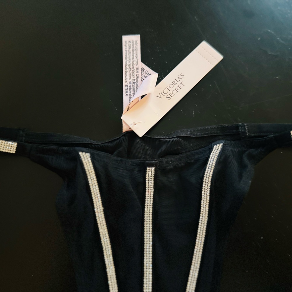 Victoria's Secret Black Rhinestone-Trim very sexy thong size M NEW
